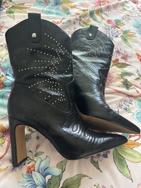 Jessica Simpson Black Pointed-Toe Studded Western Heel Boots